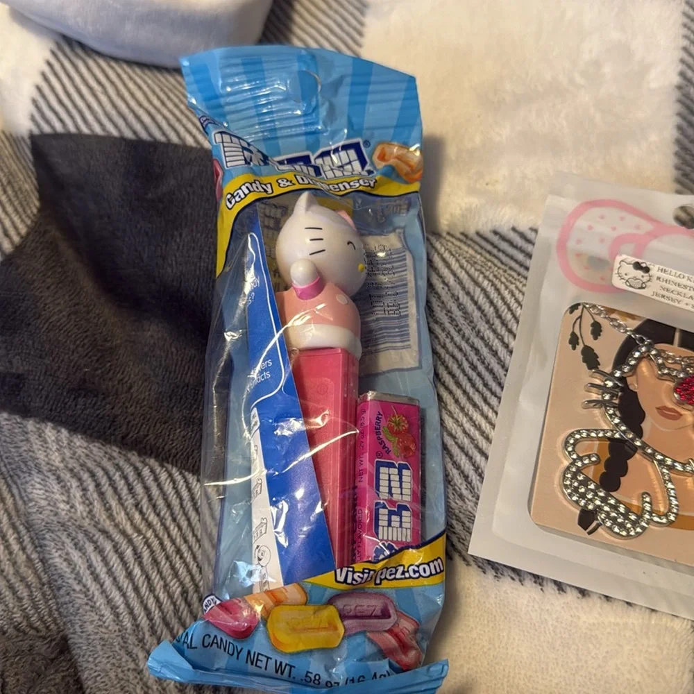 Hello Kitty bundle - Picture 3 of 6